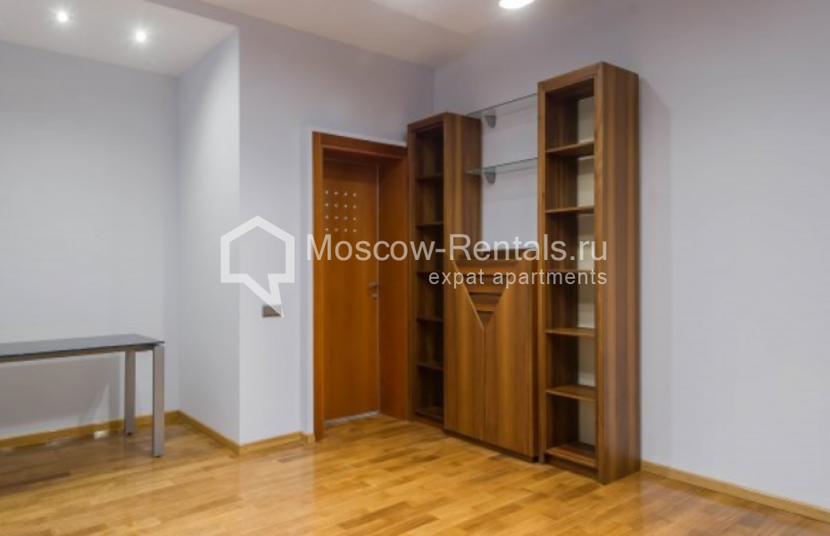 Photo #11 4-room (3 BR) apartment for <a href="http://moscow-rentals.ru/en/articles/long-term-rent" target="_blank">a long-term</a> rent
 in Russia, Moscow, Staroslobodskaya str, 3