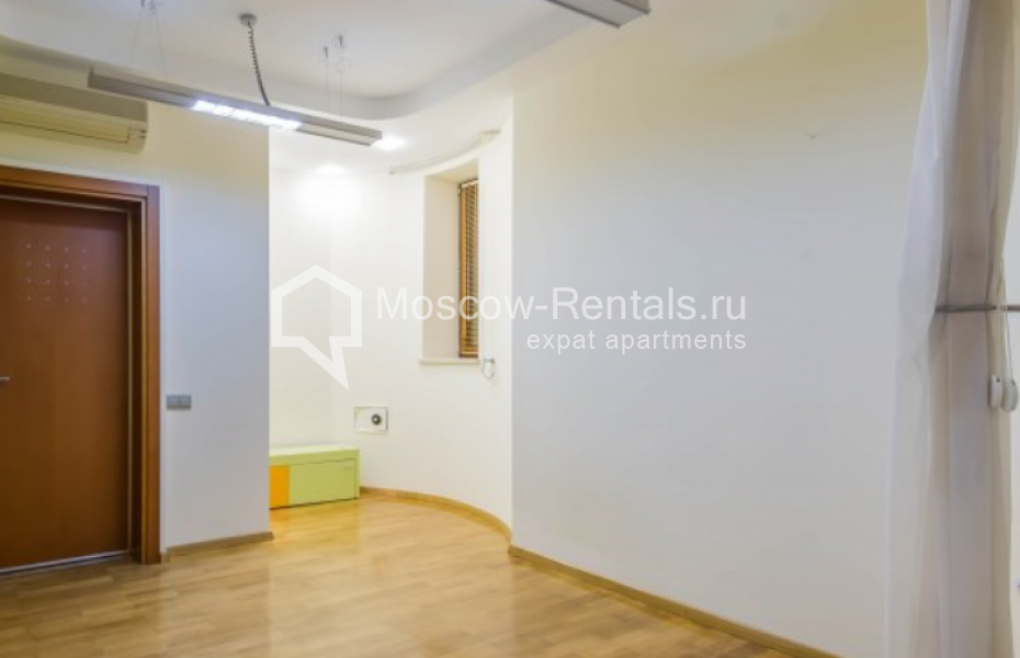 Photo #13 4-room (3 BR) apartment for <a href="http://moscow-rentals.ru/en/articles/long-term-rent" target="_blank">a long-term</a> rent
 in Russia, Moscow, Staroslobodskaya str, 3