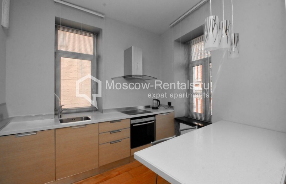 Photo #1 2-room (1 BR) apartment for <a href="http://moscow-rentals.ru/en/articles/long-term-rent" target="_blank">a long-term</a> rent
 in Russia, Moscow, Podkolokolnyi lane, 8/13/5
