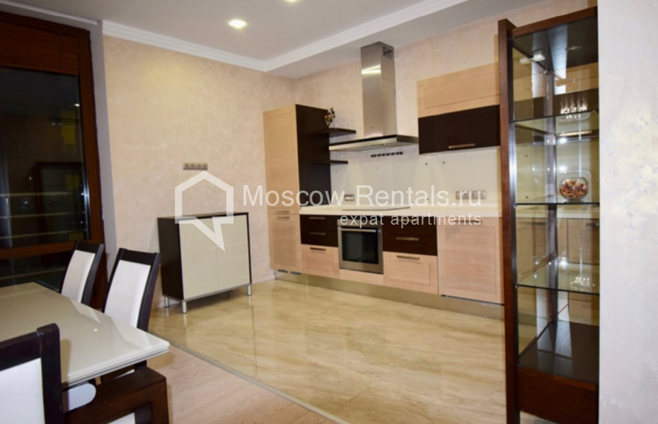 Photo #2 4-room (3 BR) apartment for <a href="http://moscow-rentals.ru/en/articles/long-term-rent" target="_blank">a long-term</a> rent
 in Russia, Moscow, 1st Zachatievskyi lane, 5