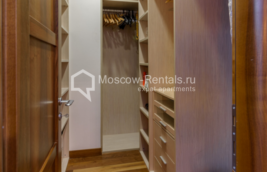 Photo #8 4-room (3 BR) apartment for <a href="http://moscow-rentals.ru/en/articles/long-term-rent" target="_blank">a long-term</a> rent
 in Russia, Moscow, Shabolovka str, 23к1