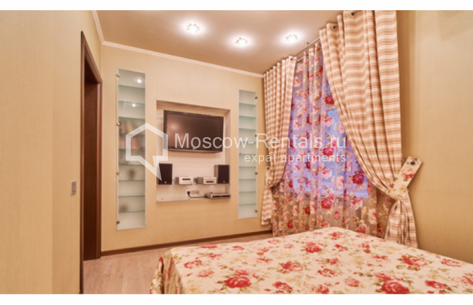 Photo #10 2-room (1 BR) apartment for <a href="http://moscow-rentals.ru/en/articles/long-term-rent" target="_blank">a long-term</a> rent
 in Russia, Moscow, Sadovaya-Chernogryazskaya str, 5/9