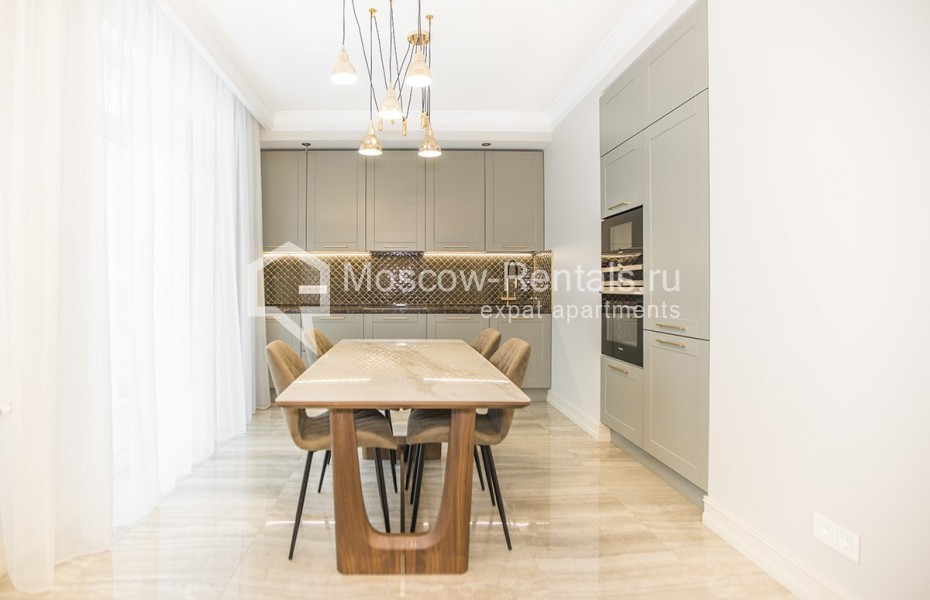 Photo #1 3-room (2 BR) apartment for <a href="http://moscow-rentals.ru/en/articles/long-term-rent" target="_blank">a long-term</a> rent
 in Russia, Moscow, Mosflimovskaya str, 88с2