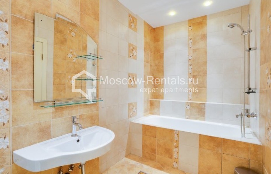 Photo #12 3-room (2 BR) apartment for <a href="http://moscow-rentals.ru/en/articles/long-term-rent" target="_blank">a long-term</a> rent
 in Russia, Moscow, Bakhrushina str, 13