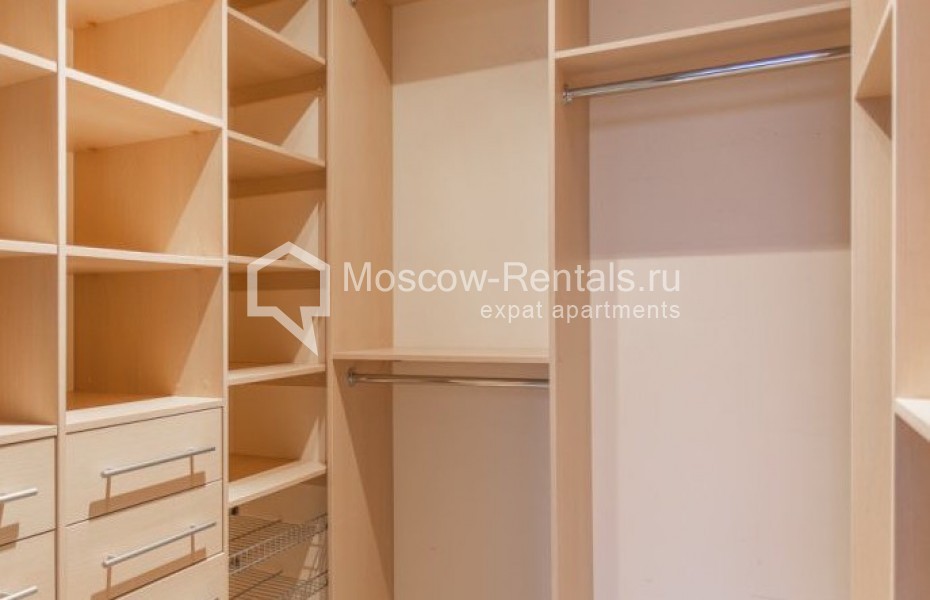 Photo #14 4-room (3 BR) apartment for <a href="http://moscow-rentals.ru/en/articles/long-term-rent" target="_blank">a long-term</a> rent
 in Russia, Moscow, Shabolovka str, 23к3
