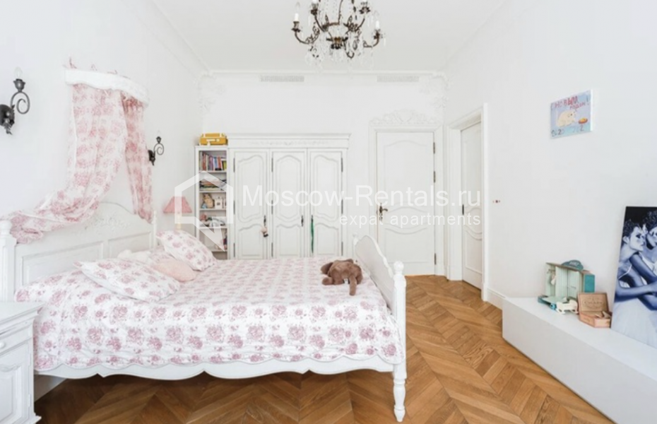 Photo #16 4-room (3 BR) apartment for <a href="http://moscow-rentals.ru/en/articles/long-term-rent" target="_blank">a long-term</a> rent
 in Russia, Moscow, Khilkov lane, 1