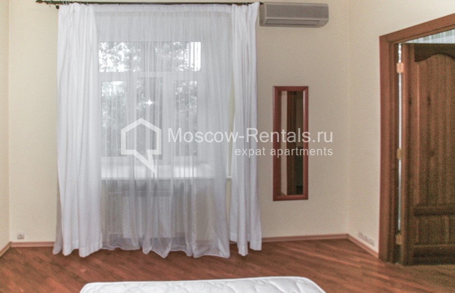 Photo #8 4-room (3 BR) apartment for <a href="http://moscow-rentals.ru/en/articles/long-term-rent" target="_blank">a long-term</a> rent
 in Russia, Moscow, Malyi Nikolopeskovskyi lane, 6