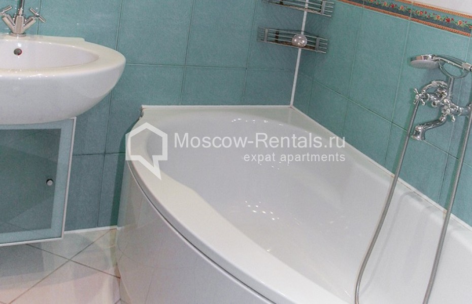 Photo #13 4-room (3 BR) apartment for <a href="http://moscow-rentals.ru/en/articles/long-term-rent" target="_blank">a long-term</a> rent
 in Russia, Moscow, Malyi Nikolopeskovskyi lane, 6