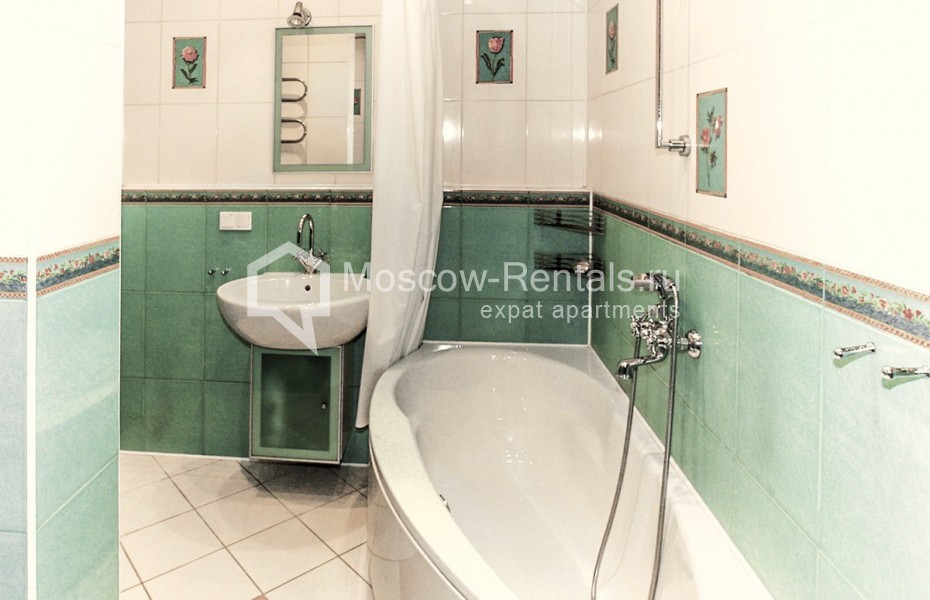 Photo #11 4-room (3 BR) apartment for <a href="http://moscow-rentals.ru/en/articles/long-term-rent" target="_blank">a long-term</a> rent
 in Russia, Moscow, Malyi Nikolopeskovskyi lane, 6