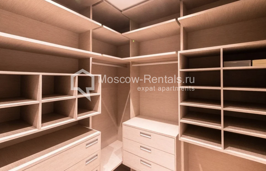 Photo #7 4-room (3 BR) apartment for <a href="http://moscow-rentals.ru/en/articles/long-term-rent" target="_blank">a long-term</a> rent
 in Russia, Moscow, Malaya Pirogovskaya str, 8