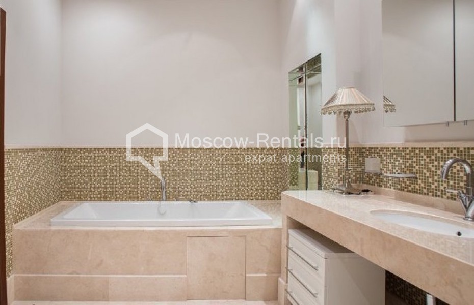 Photo #15 3-room (2 BR) apartment for <a href="http://moscow-rentals.ru/en/articles/long-term-rent" target="_blank">a long-term</a> rent
 in Russia, Moscow, Khilkov lane, 1