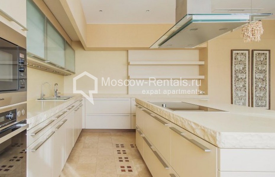 Photo #5 4-room (3 BR) apartment for <a href="http://moscow-rentals.ru/en/articles/long-term-rent" target="_blank">a long-term</a> rent
 in Russia, Moscow, Skatertnyi lane, 18