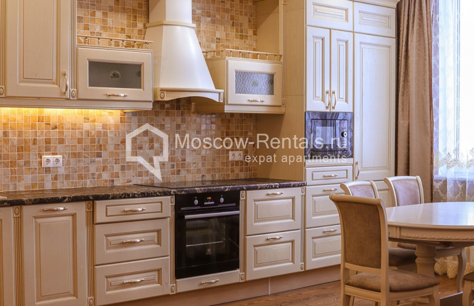 Photo #3 3-room (2 BR) apartment for <a href="http://moscow-rentals.ru/en/articles/long-term-rent" target="_blank">a long-term</a> rent
 in Russia, Moscow, Mosfilmovskaya str, 88к4с2