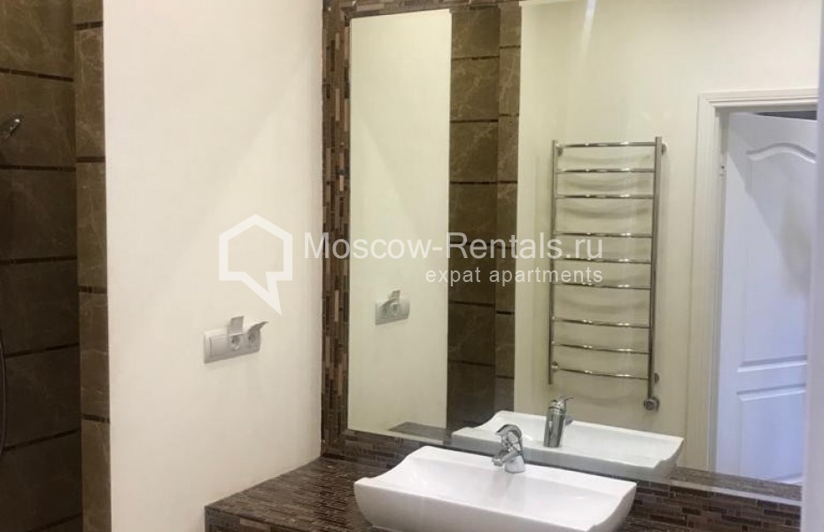 Photo #21 4-room (3 BR) apartment for <a href="http://moscow-rentals.ru/en/articles/long-term-rent" target="_blank">a long-term</a> rent
 in Russia, Moscow, Sosnovaya alleya, 1