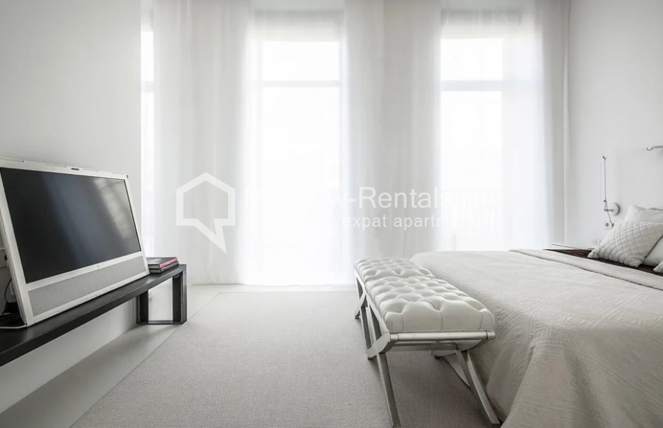 Photo #6 4-room (3 BR) apartment for <a href="http://moscow-rentals.ru/en/articles/long-term-rent" target="_blank">a long-term</a> rent
 in Russia, Moscow, Serebryanicheskaya emb,19