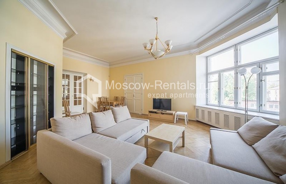 Photo #1 5-room (4 BR) apartment for <a href="http://moscow-rentals.ru/en/articles/long-term-rent" target="_blank">a long-term</a> rent
 in Russia, Moscow, Zhukovskogo str, 5