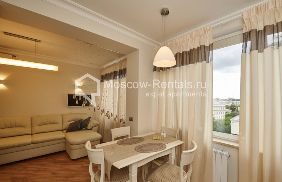 Photo #4 2-room (1 BR) apartment for <a href="http://moscow-rentals.ru/en/articles/long-term-rent" target="_blank">a long-term</a> rent
 in Russia, Moscow, New Arbat str, 16