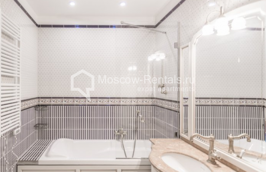 Photo #15 3-room (2 BR) apartment for <a href="http://moscow-rentals.ru/en/articles/long-term-rent" target="_blank">a long-term</a> rent
 in Russia, Moscow, Malaya Pirogovskaya str, 8