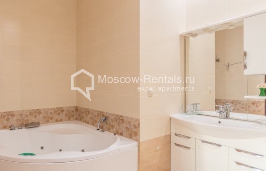 Photo #17 4-room (3 BR) apartment for <a href="http://moscow-rentals.ru/en/articles/long-term-rent" target="_blank">a long-term</a> rent
 in Russia, Moscow, Shabolovka str, 23
