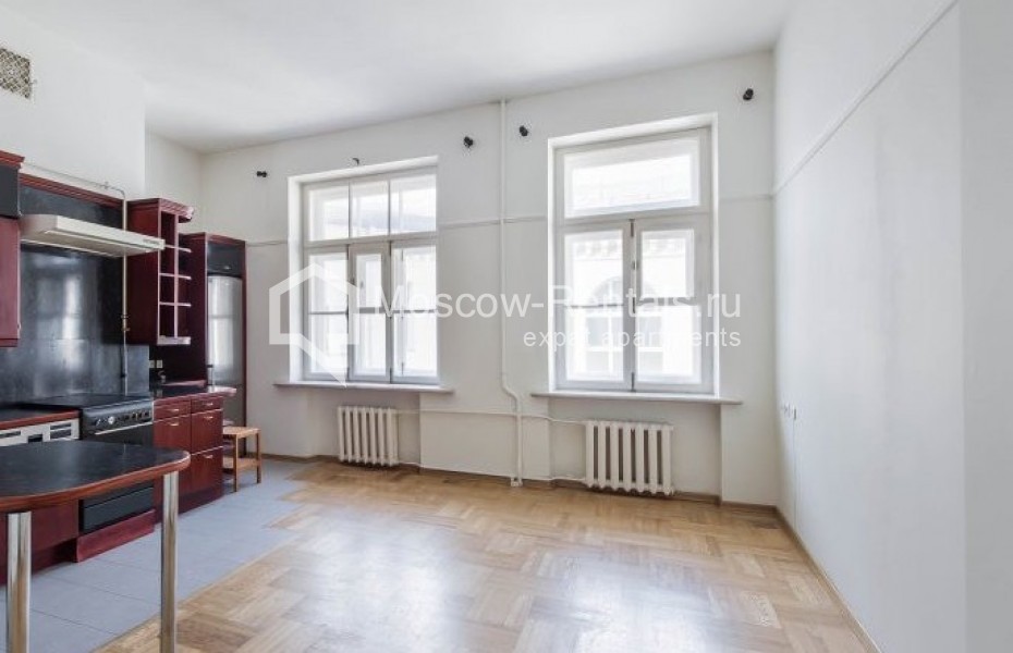 Photo #8 4-room (3 BR) apartment for <a href="http://moscow-rentals.ru/en/articles/long-term-rent" target="_blank">a long-term</a> rent
 in Russia, Moscow, Sretensky blv, 6/1С2