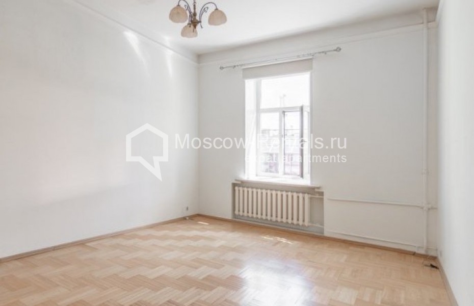 Photo #12 4-room (3 BR) apartment for <a href="http://moscow-rentals.ru/en/articles/long-term-rent" target="_blank">a long-term</a> rent
 in Russia, Moscow, Sretensky blv, 6/1С2