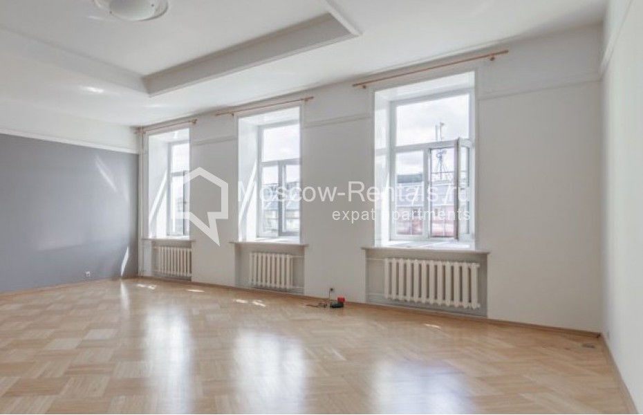 Photo #5 4-room (3 BR) apartment for <a href="http://moscow-rentals.ru/en/articles/long-term-rent" target="_blank">a long-term</a> rent
 in Russia, Moscow, Sretensky blv, 6/1С2