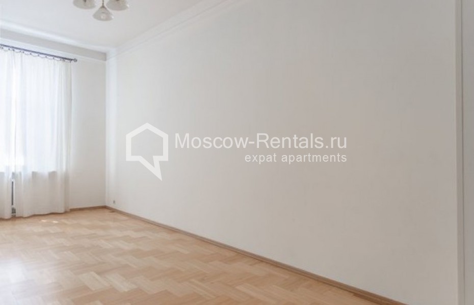 Photo #13 4-room (3 BR) apartment for <a href="http://moscow-rentals.ru/en/articles/long-term-rent" target="_blank">a long-term</a> rent
 in Russia, Moscow, Sretensky blv, 6/1С2