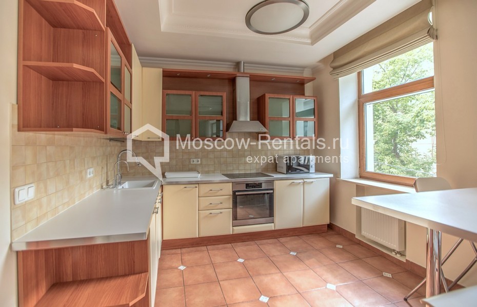Photo #6 4-room (3 BR) apartment for <a href="http://moscow-rentals.ru/en/articles/long-term-rent" target="_blank">a long-term</a> rent
 in Russia, Moscow, Bolshoi Golovin lane, 2