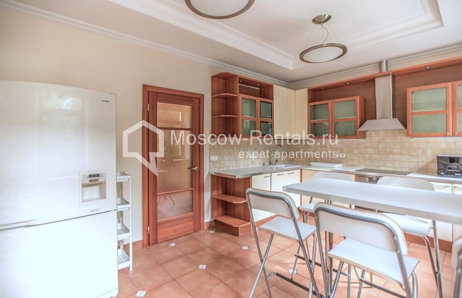 Photo #8 4-room (3 BR) apartment for <a href="http://moscow-rentals.ru/en/articles/long-term-rent" target="_blank">a long-term</a> rent
 in Russia, Moscow, Bolshoi Golovin lane, 2