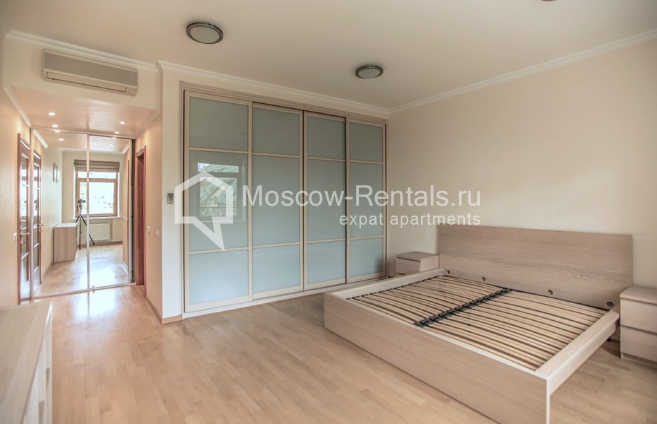 Photo #10 4-room (3 BR) apartment for <a href="http://moscow-rentals.ru/en/articles/long-term-rent" target="_blank">a long-term</a> rent
 in Russia, Moscow, Bolshoi Golovin lane, 2