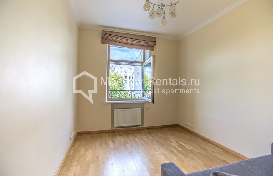 Photo #20 4-room (3 BR) apartment for <a href="http://moscow-rentals.ru/en/articles/long-term-rent" target="_blank">a long-term</a> rent
 in Russia, Moscow, Bolshoi Golovin lane, 2