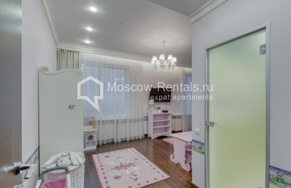 Photo #10 4-room (3 BR) apartment for <a href="http://moscow-rentals.ru/en/articles/long-term-rent" target="_blank">a long-term</a> rent
 in Russia, Moscow, Mosfilmovskaya str, 70к3