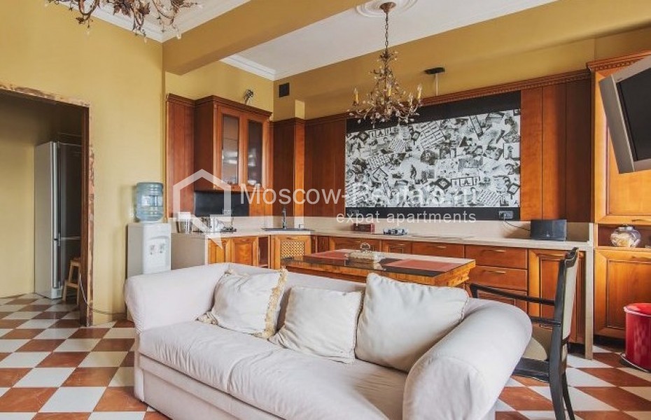 Photo #3 3-room (2 BR) apartment for <a href="http://moscow-rentals.ru/en/articles/long-term-rent" target="_blank">a long-term</a> rent
 in Russia, Moscow, Smolenskaya-Sennaya sq, 23/25