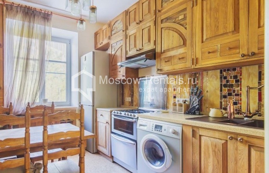 Photo #6 3-room (2 BR) apartment for <a href="http://moscow-rentals.ru/en/articles/long-term-rent" target="_blank">a long-term</a> rent
 in Russia, Moscow, Dolgorukovskaya str, 5