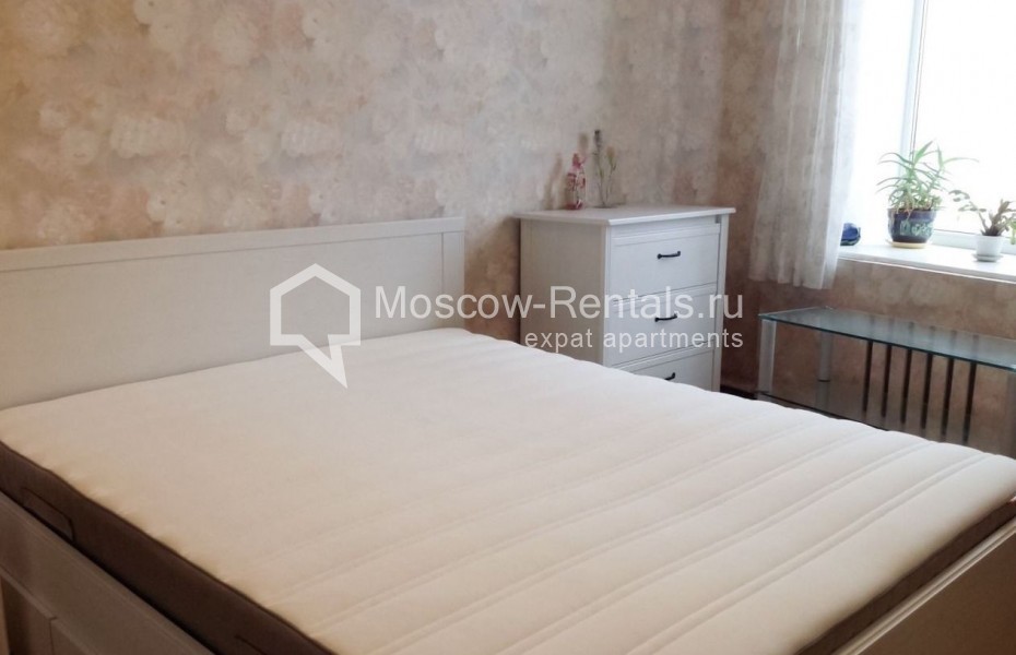 Photo #2 3-room (2 BR) apartment for <a href="http://moscow-rentals.ru/en/articles/long-term-rent" target="_blank">a long-term</a> rent
 in Russia, Moscow, 1st Neopalimovsky lane, 9/15