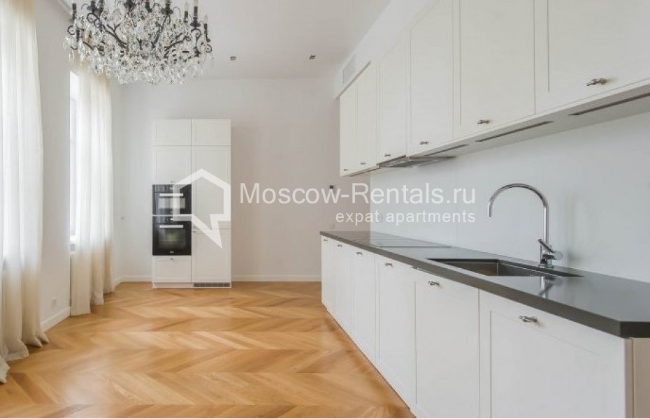 Photo #1 3-room (2 BR) apartment for <a href="http://moscow-rentals.ru/en/articles/long-term-rent" target="_blank">a long-term</a> rent
 in Russia, Moscow, Nikolskaya str, 10/2С2