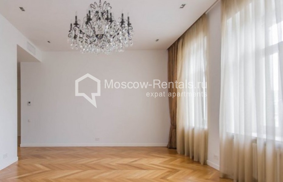 Photo #4 3-room (2 BR) apartment for <a href="http://moscow-rentals.ru/en/articles/long-term-rent" target="_blank">a long-term</a> rent
 in Russia, Moscow, Nikolskaya str, 10/2С2