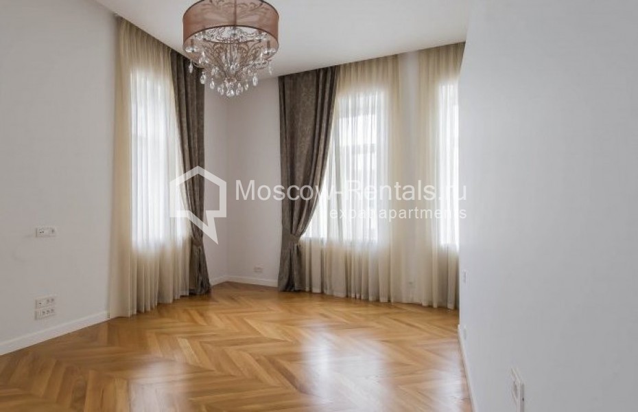 Photo #5 3-room (2 BR) apartment for <a href="http://moscow-rentals.ru/en/articles/long-term-rent" target="_blank">a long-term</a> rent
 in Russia, Moscow, Nikolskaya str, 10/2С2