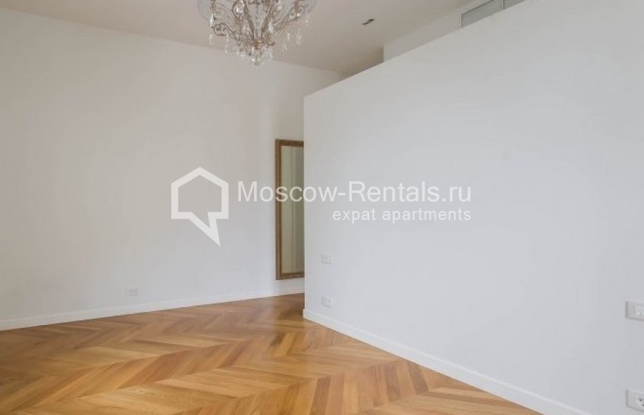 Photo #8 3-room (2 BR) apartment for <a href="http://moscow-rentals.ru/en/articles/long-term-rent" target="_blank">a long-term</a> rent
 in Russia, Moscow, Nikolskaya str, 10/2С2