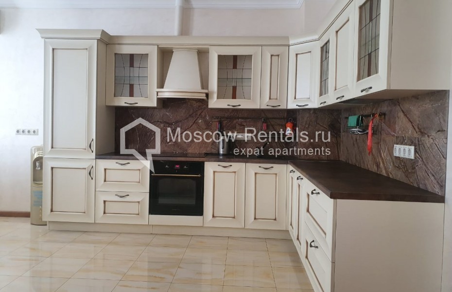 Photo #5 3-room (2 BR) apartment for <a href="http://moscow-rentals.ru/en/articles/long-term-rent" target="_blank">a long-term</a> rent
 in Russia, Moscow, A. Nevskogo str, 27