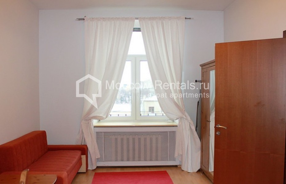 Photo #8 4-room (3 BR) apartment for <a href="http://moscow-rentals.ru/en/articles/long-term-rent" target="_blank">a long-term</a> rent
 in Russia, Moscow, Frunzenskaya emb, 28
