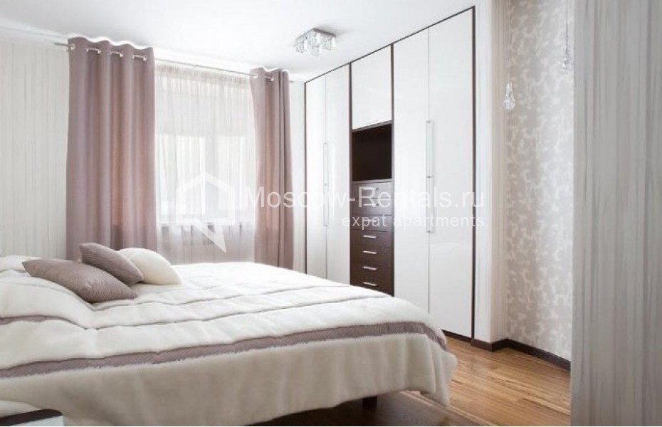 Photo #6 3-room (2 BR) apartment for <a href="http://moscow-rentals.ru/en/articles/long-term-rent" target="_blank">a long-term</a> rent
 in Russia, Moscow, Alexandra Nevskogo str, 1