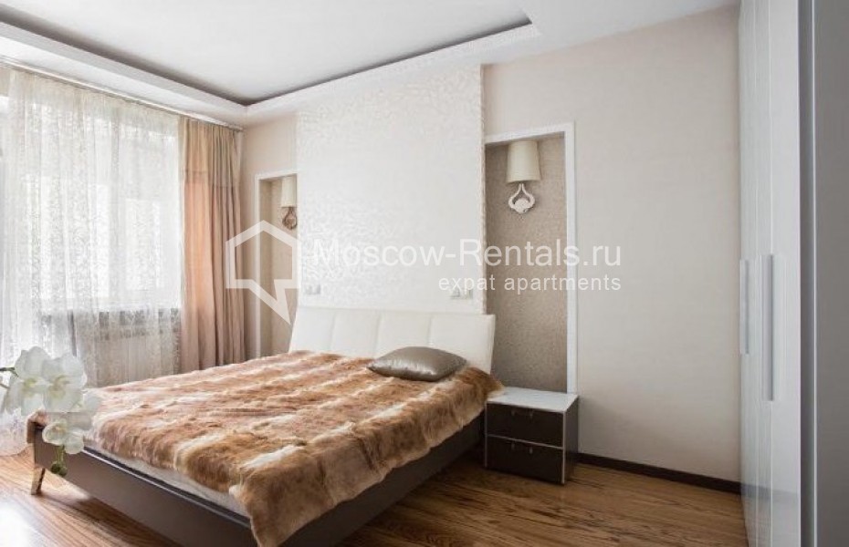 Photo #5 3-room (2 BR) apartment for <a href="http://moscow-rentals.ru/en/articles/long-term-rent" target="_blank">a long-term</a> rent
 in Russia, Moscow, Alexandra Nevskogo str, 1