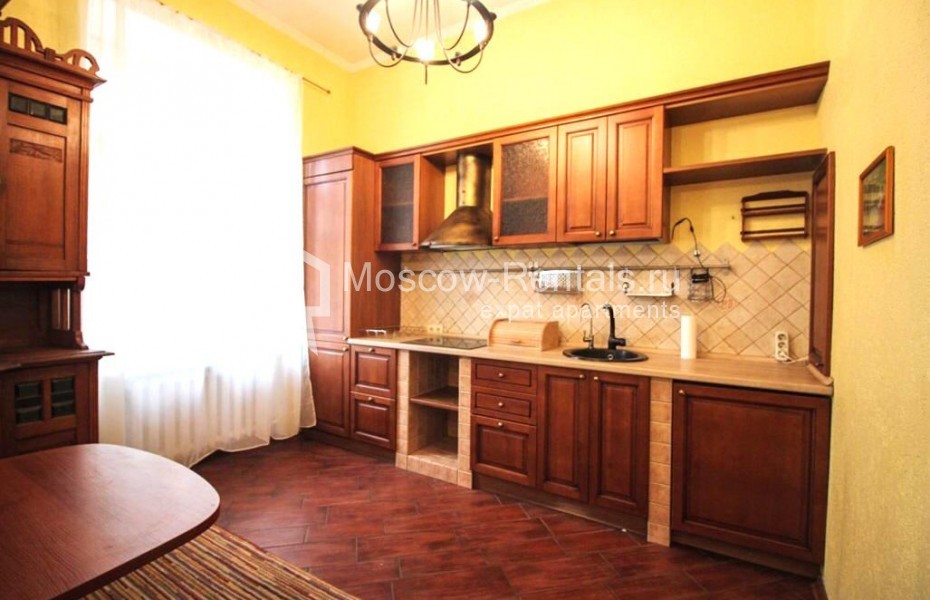 Photo #5 4-room (3 BR) apartment for <a href="http://moscow-rentals.ru/en/articles/long-term-rent" target="_blank">a long-term</a> rent
 in Russia, Moscow, Podsosenskyi lane, 14С1