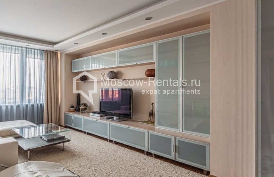 Photo #1 2-room (1 BR) apartment for <a href="http://moscow-rentals.ru/en/articles/long-term-rent" target="_blank">a long-term</a> rent
 in Russia, Moscow, New Arbat str, 10
