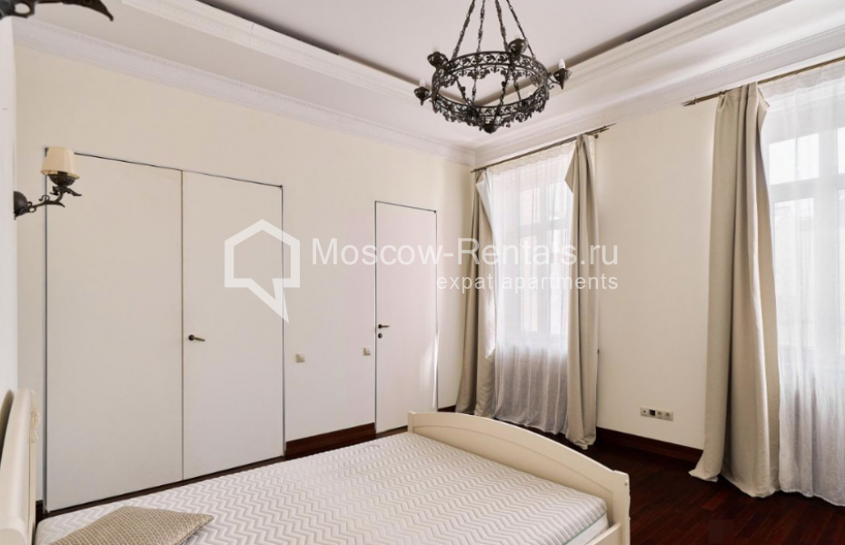 Photo #5 4-room (3 BR) apartment for <a href="http://moscow-rentals.ru/en/articles/long-term-rent" target="_blank">a long-term</a> rent
 in Russia, Moscow, Sretenka str, 9