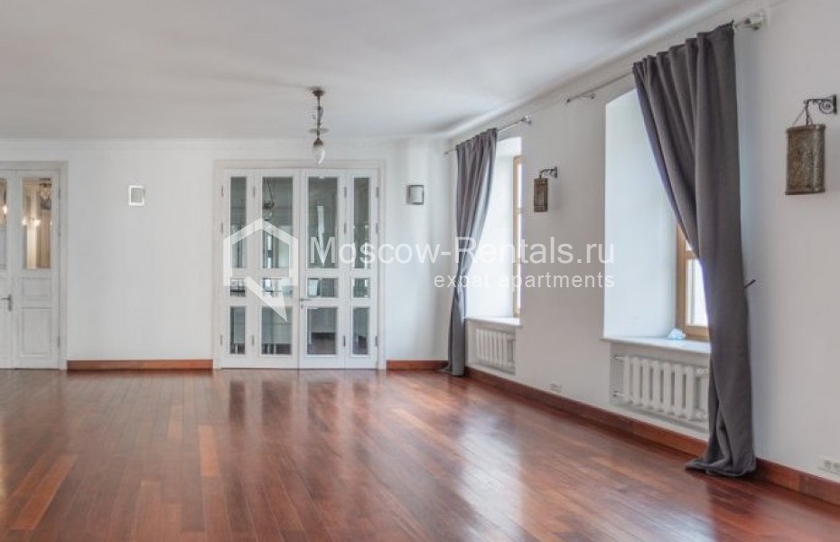 Photo #1 5-room (4 BR) apartment for <a href="http://moscow-rentals.ru/en/articles/long-term-rent" target="_blank">a long-term</a> rent
 in Russia, Moscow, Zhukovskogo str, 19С1