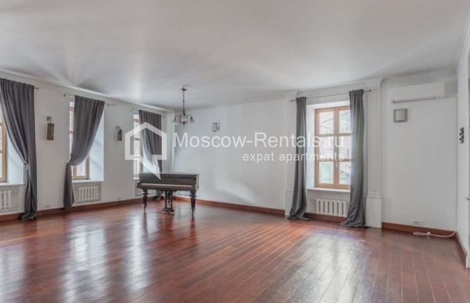 Photo #4 5-room (4 BR) apartment for <a href="http://moscow-rentals.ru/en/articles/long-term-rent" target="_blank">a long-term</a> rent
 in Russia, Moscow, Zhukovskogo str, 19С1