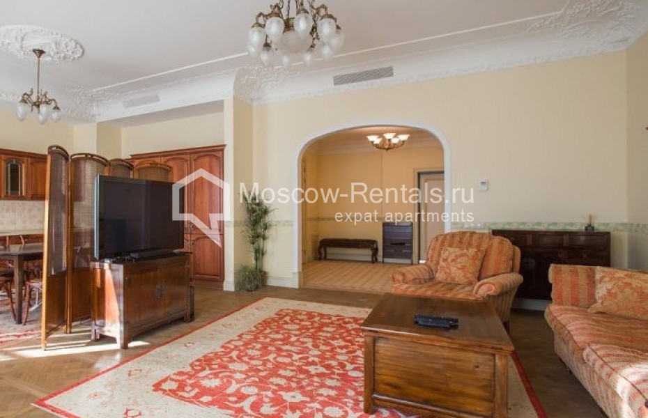 Photo #1 4-room (3 BR) apartment for <a href="http://moscow-rentals.ru/en/articles/long-term-rent" target="_blank">a long-term</a> rent
 in Russia, Moscow, 2nd Frunzenskaya str, 8
