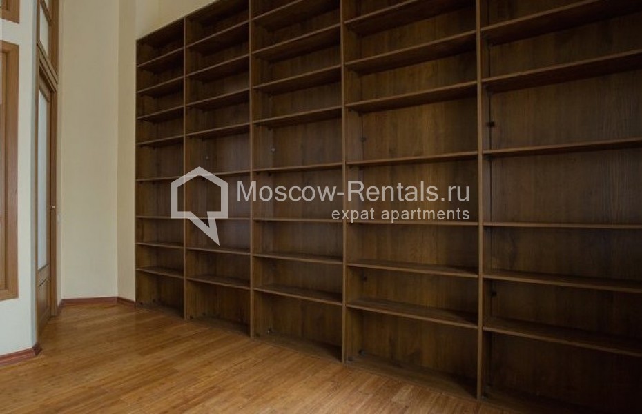 Photo #10 5-room (4 BR) apartment for <a href="http://moscow-rentals.ru/en/articles/long-term-rent" target="_blank">a long-term</a> rent
 in Russia, Moscow, Krivokolennyi lane, 14